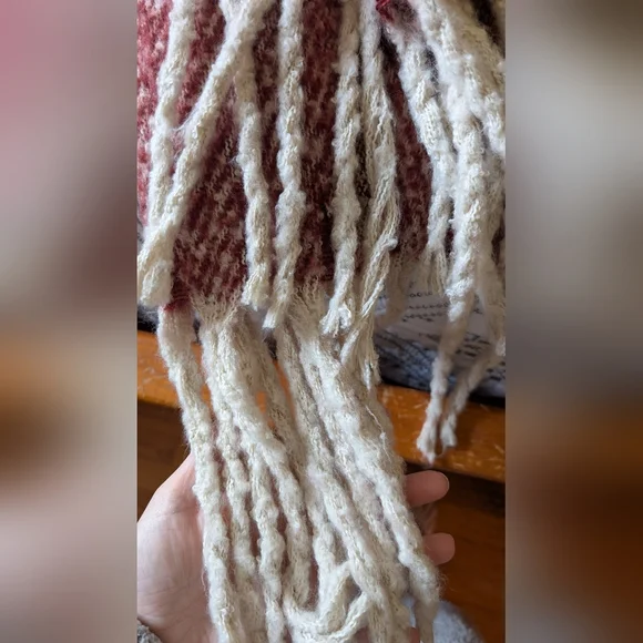 Chunky Blanket Scarf With Fringe - Picture 4 of 4